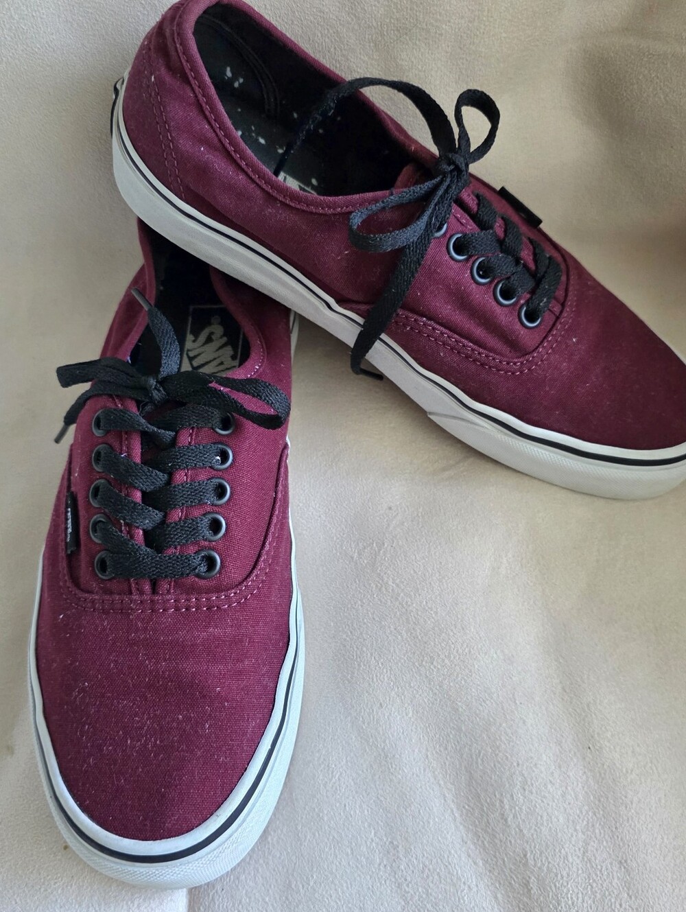 Vans Wine Canvas Low-Top Unisex Sneakers w/Black Laces Size M7.5/W9